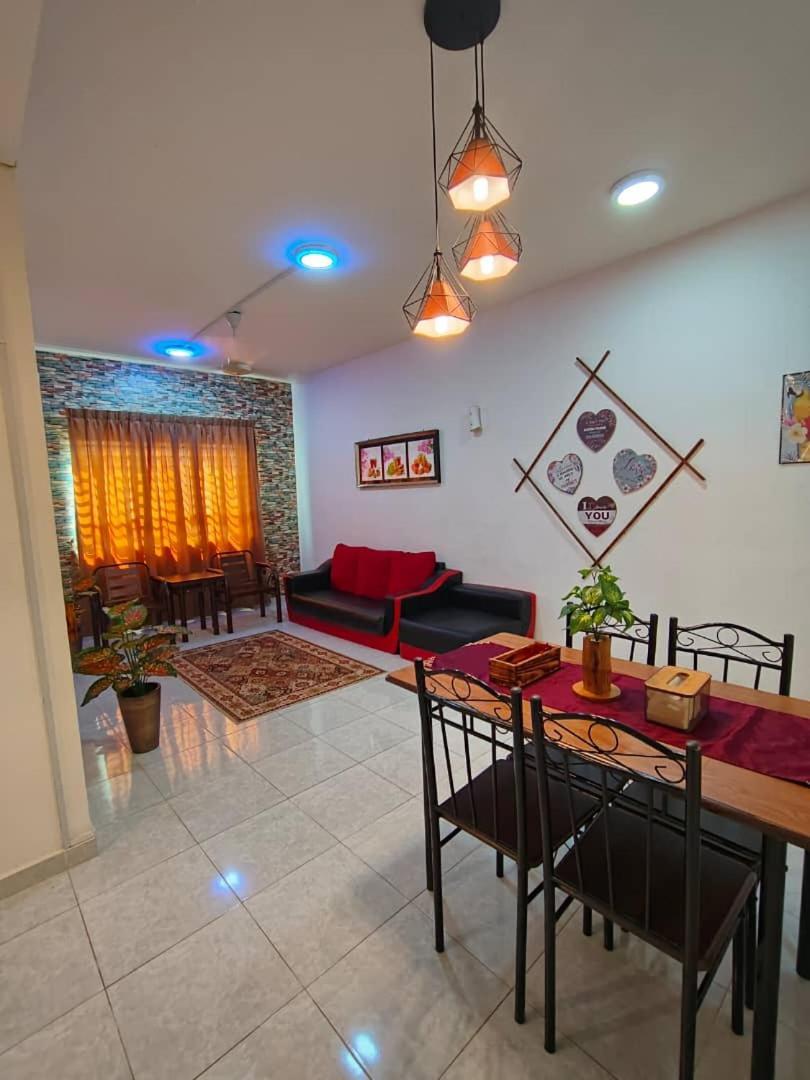 Homestay Budget Kuala Terengganu Tulipsia House Exterior foto